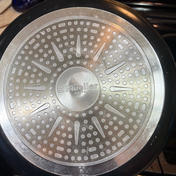 5-Quart Mueller Ultraclad Pan with Lid - Picture 3 of 7